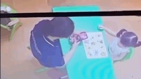 Vụ bé gái bị cô giáo tát tới tấp ở Quốc Oai: Trách nhiệm của ai?