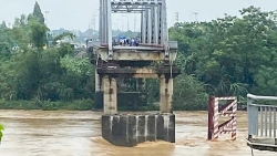 Thủ tướng chỉ đạo khẩn trương khắc phục sự cố sập cầu Phong Châu