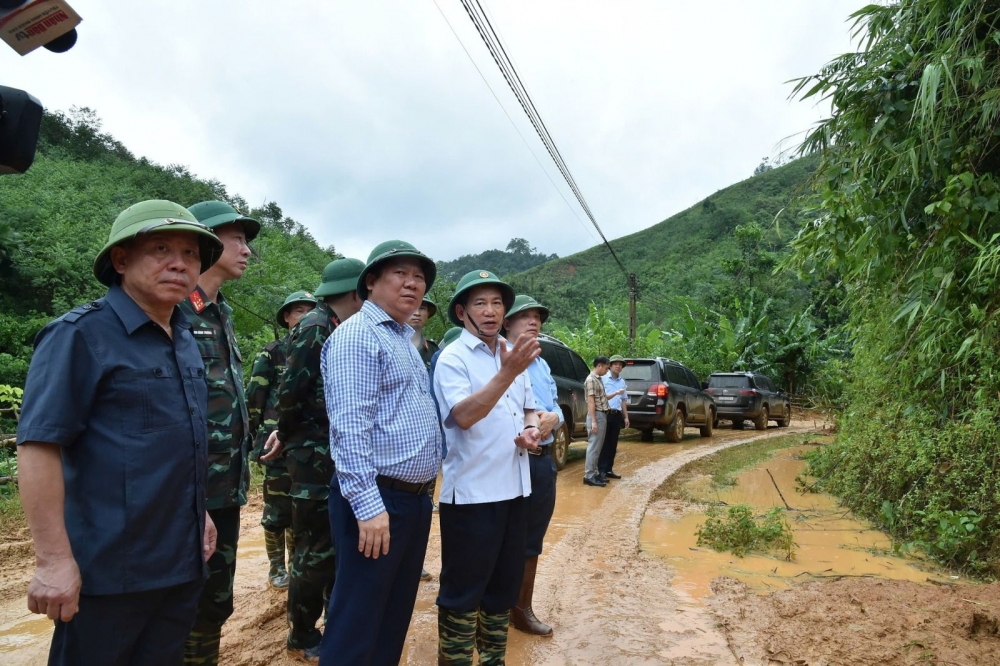 Trực 24/24h, sẵn sàng xuất cấp hàng dự trữ cứu hộ người dân vùng mưa lũ