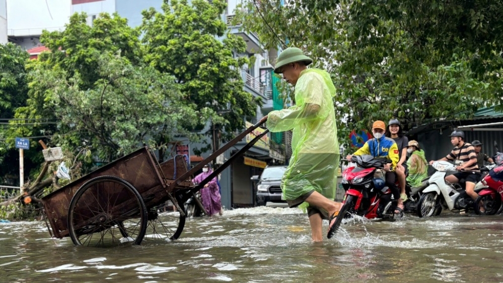 Hà Nội mưa dông trong vài giờ tới, có thể xảy ra sét và gió giật mạnh