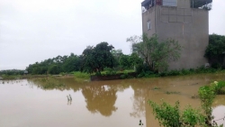 ha noi cam tuyet doi hoat dong ben khach ngang song ben thuy noi dia