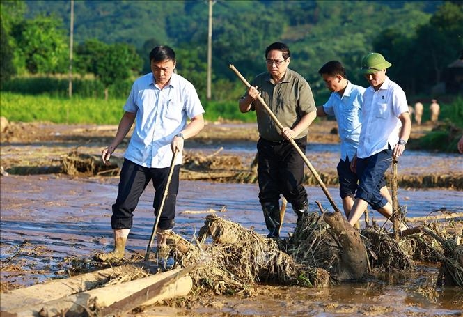 Thủ tướng thị sát nơi sạt lở đất làm gần 100 người chết, mất tích ở Lào Cai