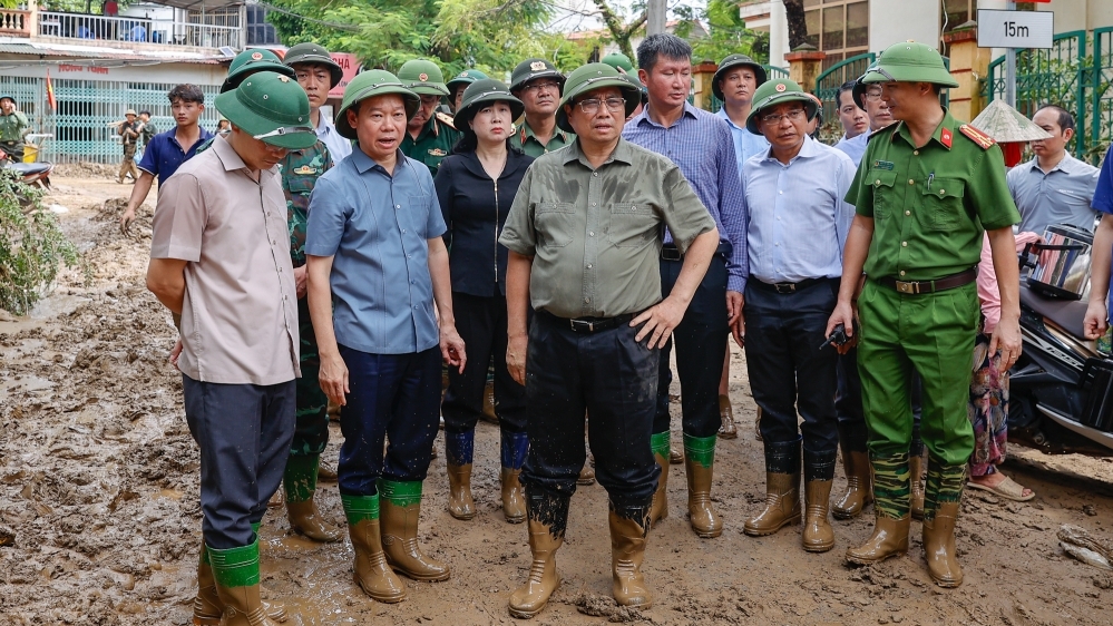 Dư luận ghi nhận sự quyết liệt ứng phó bão lũ của cả hệ thống chính trị