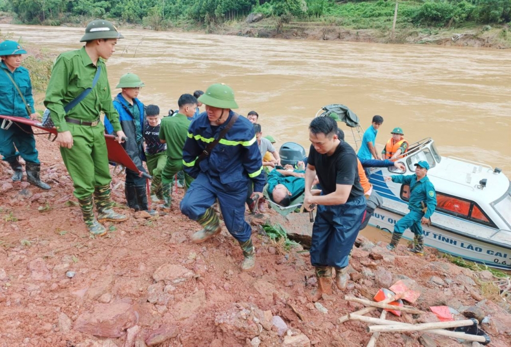 348 người chết và mất tích do mưa bão, lũ lụt