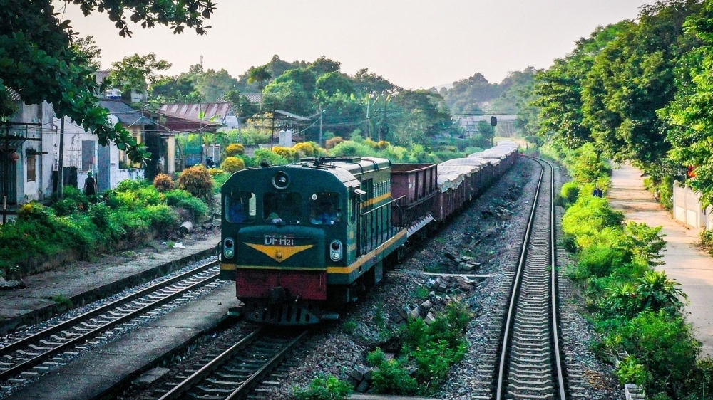 Đường sắt Hà Nội - Lào Cai thông toàn tuyến, đưa hàng cứu trợ đến vùng lũ