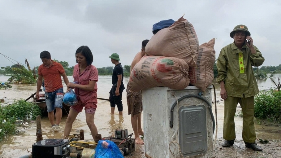 Hà Nội còn hơn 30.000 người đang sơ tán tránh ngập lụt