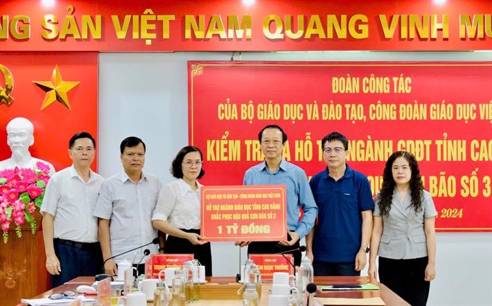 Bộ GD&ĐT đề nghị miễn, giảm học phí cho sinh viên thiệt hại do bão lũ