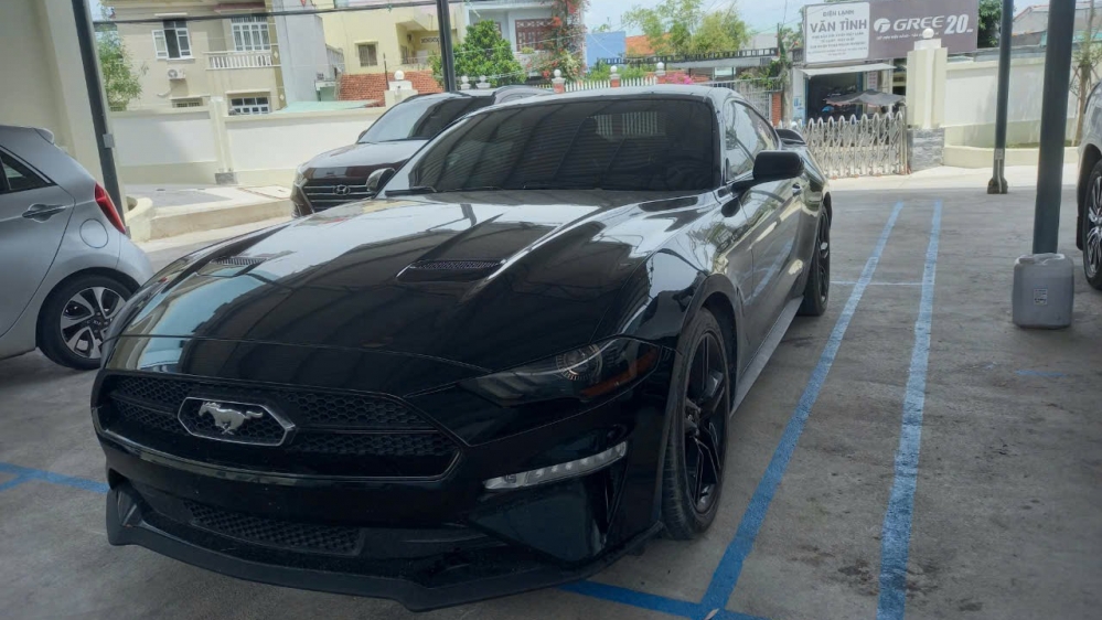 Tạm giữ xe ô tô Ford Mustang không hóa đơn, chứng từ hợp pháp