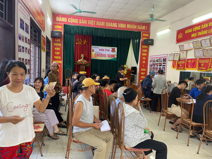 Người dân xã Ô Diên xúc động khi nhận quà Quốc khánh của Nhà nước