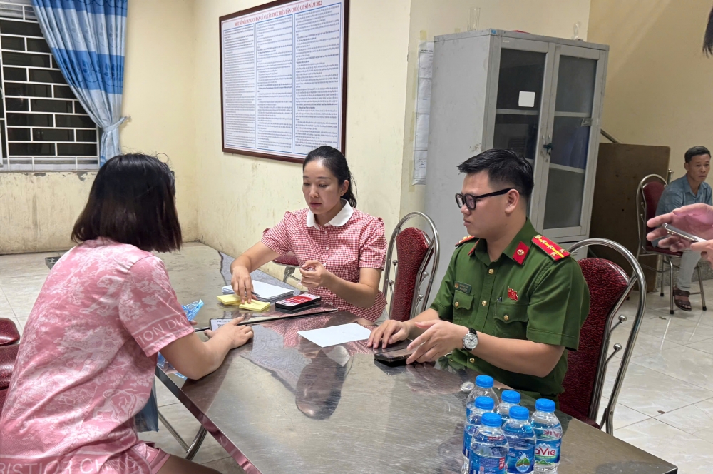 Người dân xã Hoài Đức nhận quà Quốc khánh: Xúc động, tự hào quá!