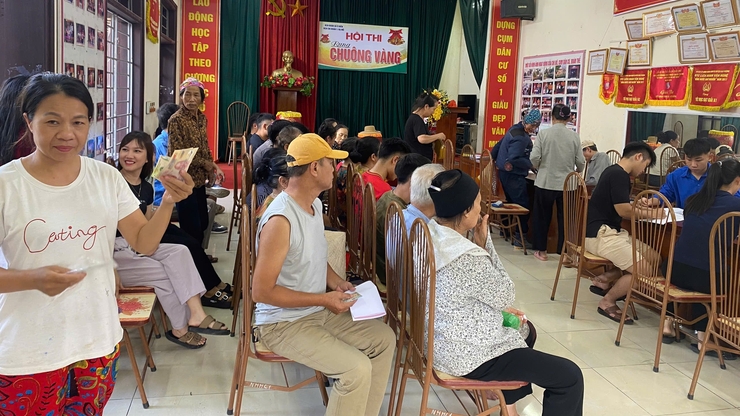 Người dân xã Ô Diên xúc động khi nhận quà Quốc khánh của Nhà nước