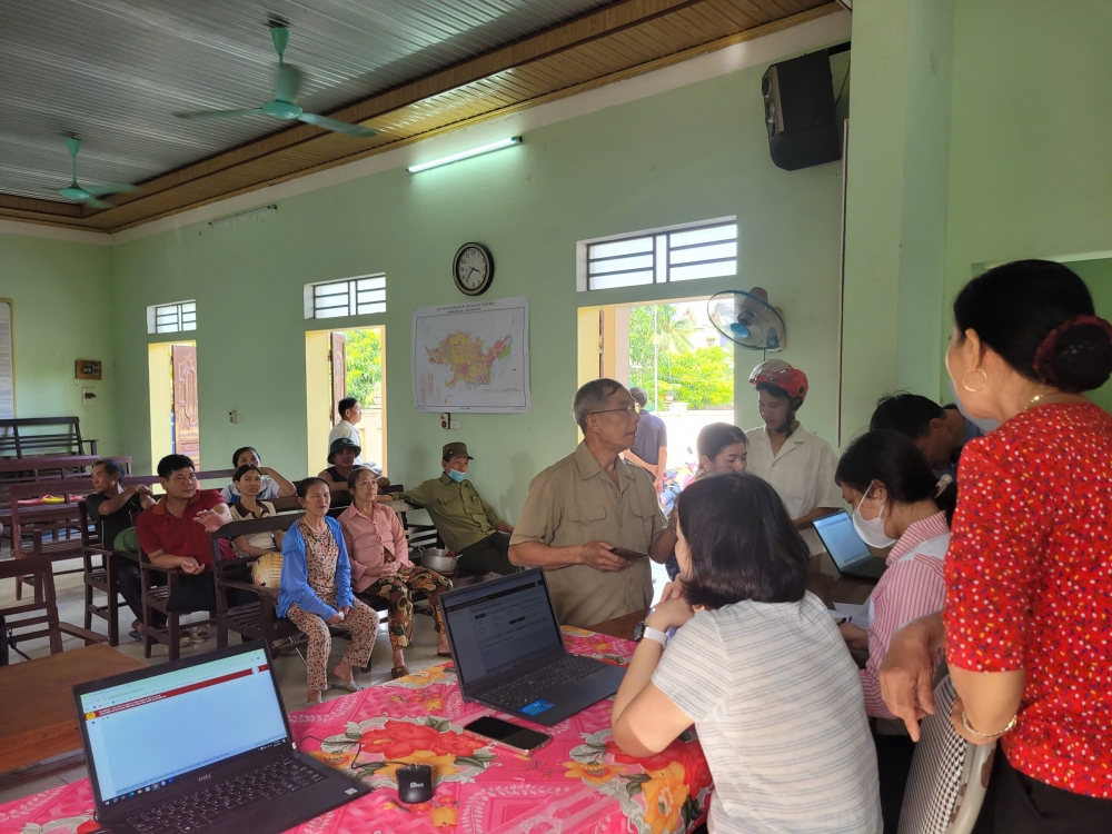 Thanh Hóa: Người dân xã Hoa Lộc xúc động, nô nức đi nhận quà Quốc khánh