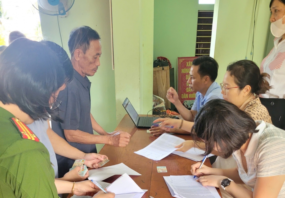 Thanh Hóa: Người dân xã Hoa Lộc xúc động, nô nức đi nhận quà Quốc khánh