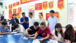 nguoi dan xa hoai duc nhan qua quoc khanh xuc dong tu hao qua