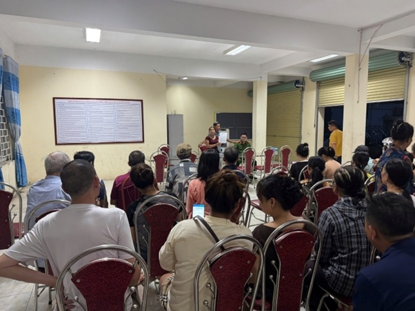 Công an xã Hoài Đức xuyên đêm hỗ trợ phát quà Quốc khánh cho người dân Công an xã Hoài Đức xuyên đêm hỗ trợ phát quà Quốc khánh cho người dân