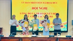 xa hoai duc cong bo trao cac quyet dinh ve cong tac can bo