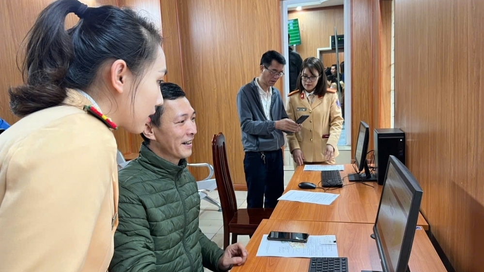 Rút ngắn thời gian cấp giấy phép lái xe còn 4,5 ngày, giảm 30% lệ phí đăng ký