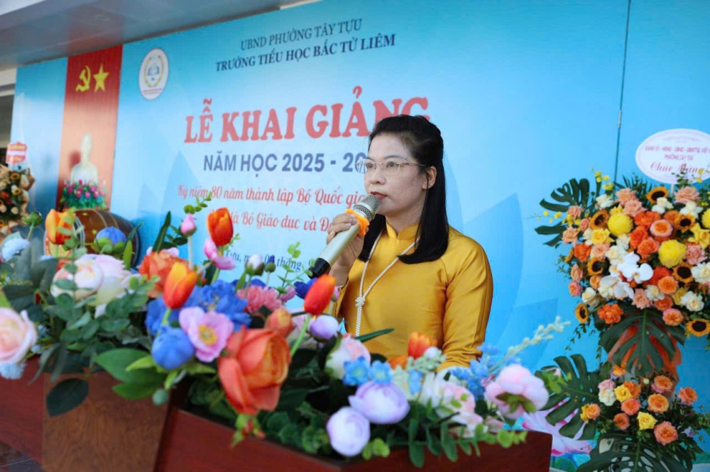 Cô trò Trường Tiểu học Bắc Từ Liêm rộn rã, hân hoan ngày khai trường