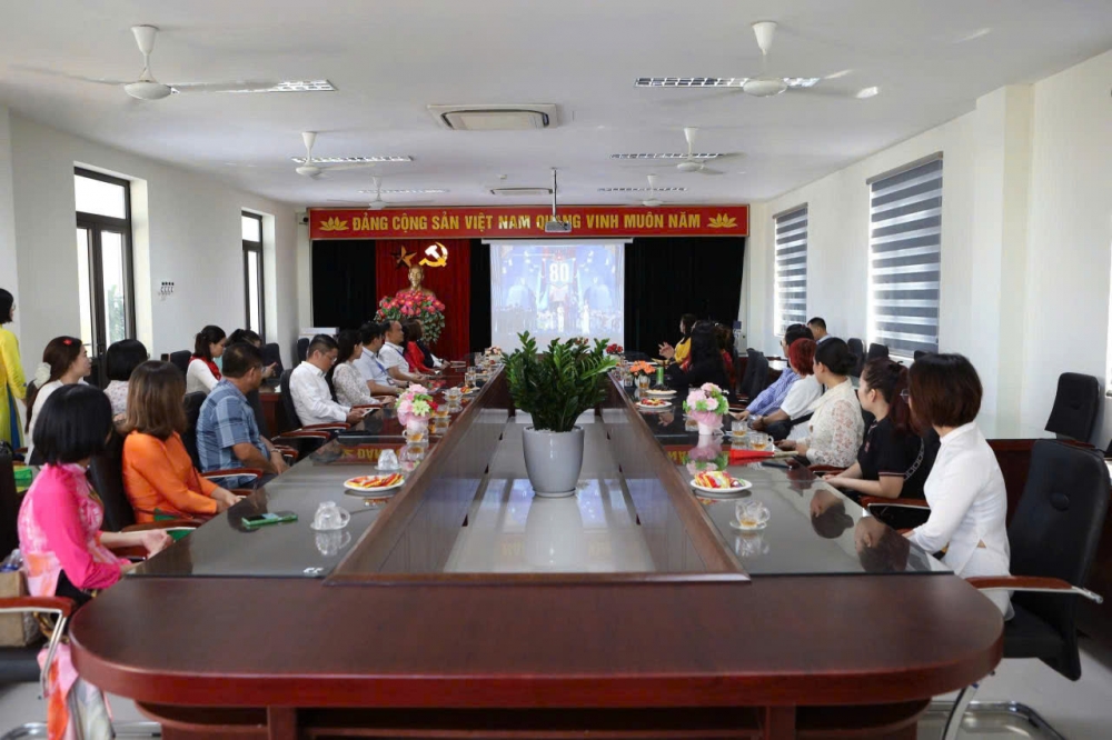 Cô trò Trường Tiểu học Bắc Từ Liêm rộn rã, hân hoan ngày khai trường