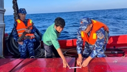 Gia tăng buôn lậu, gian thương trên biển