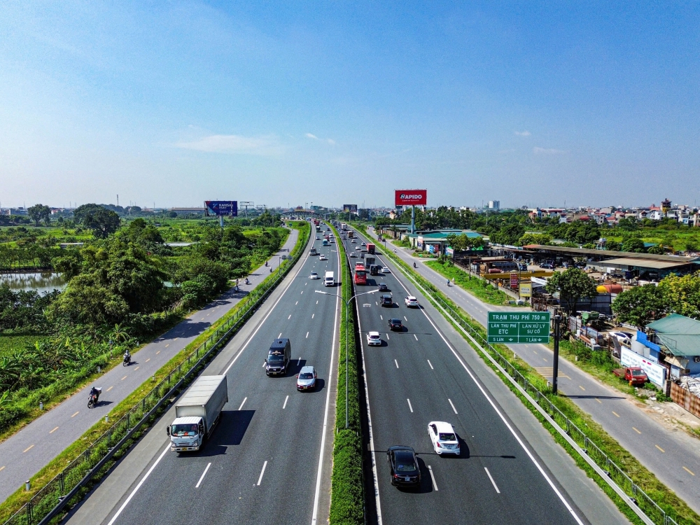 Từ 9/9, bắt đầu phạt xe tải đi vào làn sát dải phân cách trên 2 tuyến cao tốc