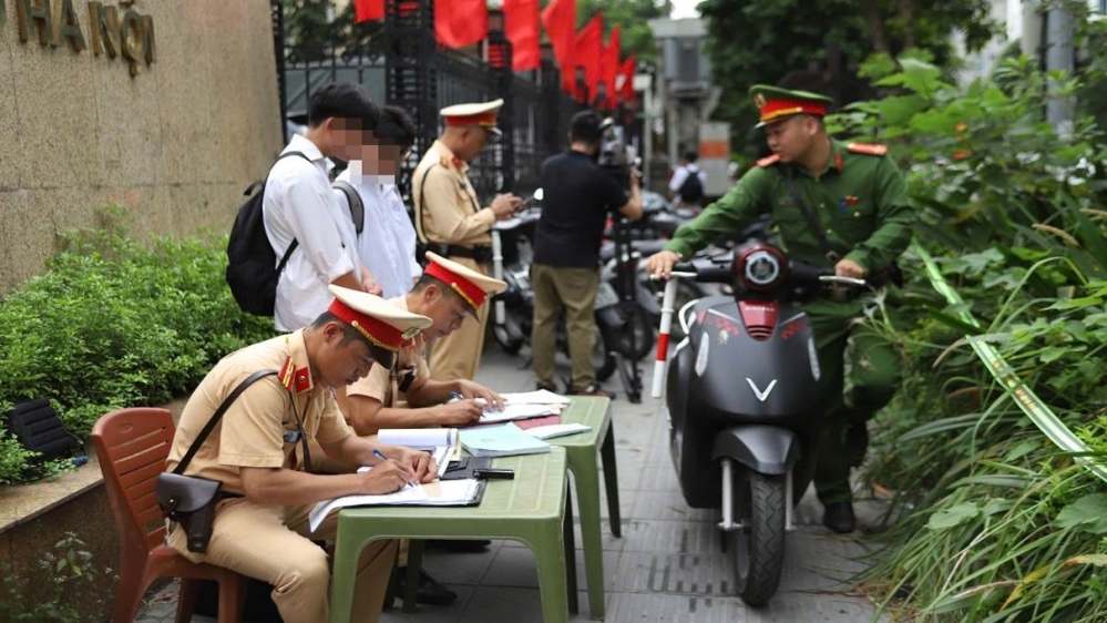 ha noi canh sat tang cuong xu ly hoc sinh vi pham giao thong