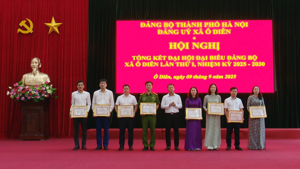 Xã Ô Diên khen thưởng cá nhân, tập thể có thành tích trong tổ chức Đại hội Đảng Xã Ô Diên khen thưởng cá nhân, tập thể có thành tích trong tổ chức Đại hội Đảng