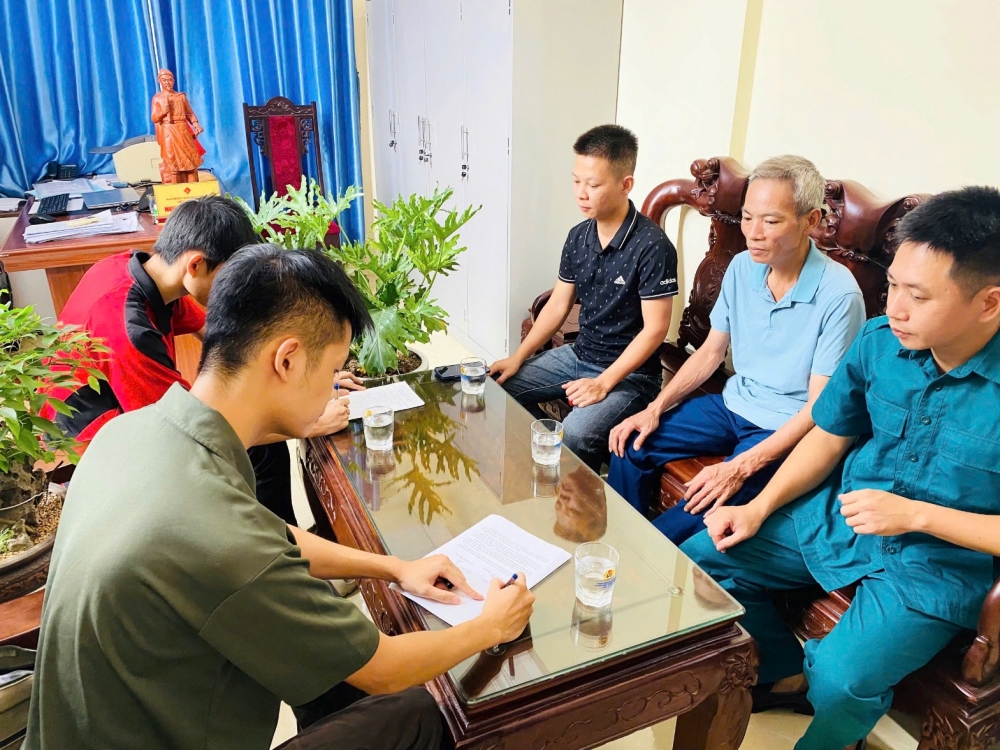 Khát vọng mặc áo lính, nhiều thanh niên Hoài Đức viết đơn xin nhập ngũ