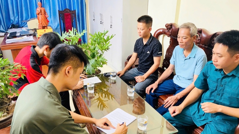 Khát vọng mặc áo lính, nhiều thanh niên Hoài Đức viết đơn xin nhập ngũ