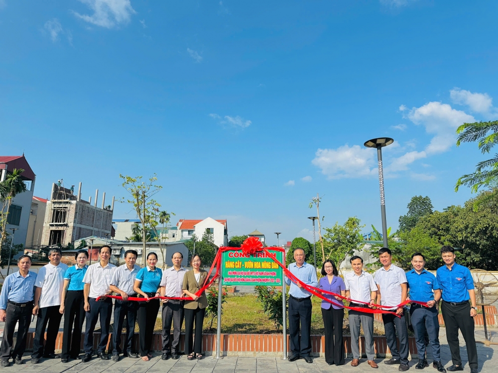 Gắn biển các công trình chào mừng Đại hội MTTQ xã Đan Phượng