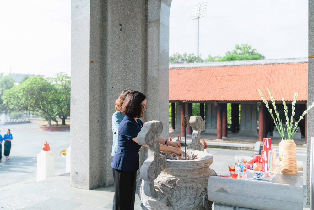 MTTQ xã Đan Phượng dâng hương tưởng niệm AHLS trước ngày đại hội