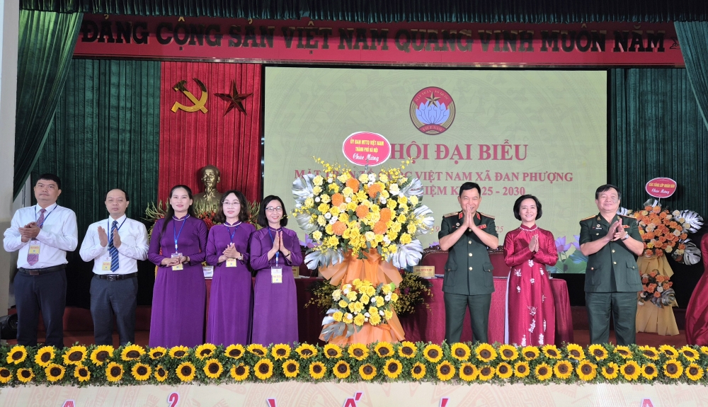 Xây dựng MTTQ xã Đan Phượng trở thành trung tâm đoàn kết vì hạnh phúc của Nhân dân Xây dựng MTTQ xã Đan Phượng trở thành trung tâm đoàn kết vì hạnh phúc của Nhân dân