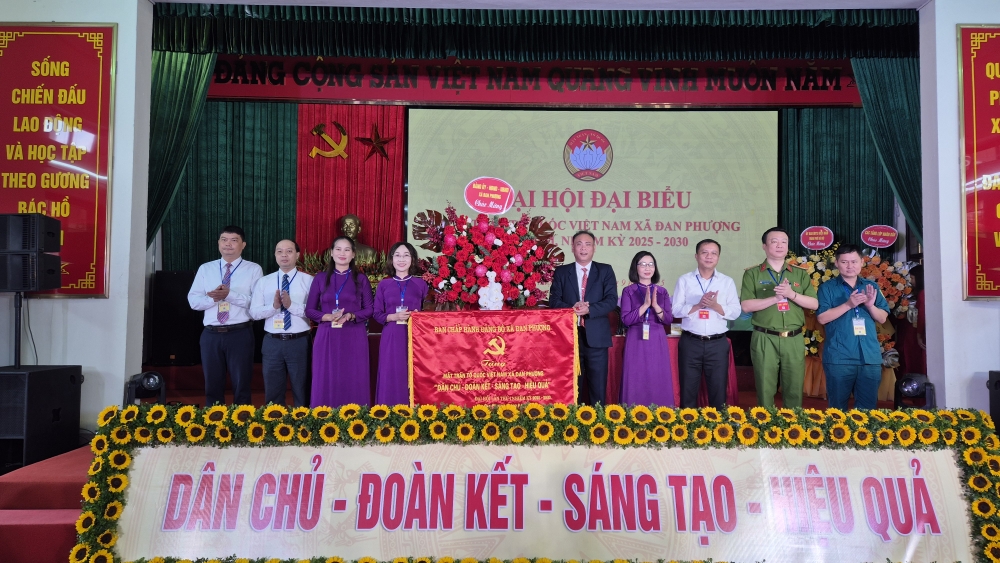 Xây dựng MTTQ xã Đan Phượng trở thành trung tâm đoàn kết vì hạnh phúc của Nhân dân Xây dựng MTTQ xã Đan Phượng trở thành trung tâm đoàn kết vì hạnh phúc của Nhân dân