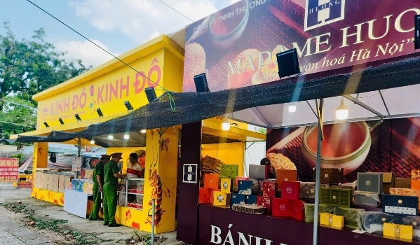 Hà Nội siết dựng quầy hàng bán bánh trung thu lấn chiếm vỉa hè