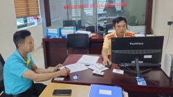 tai xe o to mat ngay 19 trieu dong vi camera song ghi lai luc vuot den do