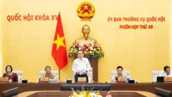 uy ban thuong vu quoc hoi xem xet ve cong tac nhan su