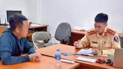 “Camera chạy bằng cơm” giúp cảnh sát bắt phạt tài xế xe tải vượt đèn đỏ