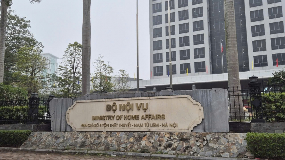 Khẩn trương rà soát việc bố trí, sử dụng cán bộ, công chức cấp xã và biên chế cả nước