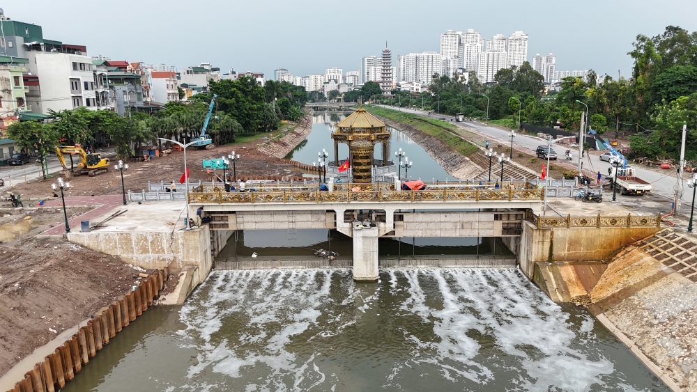 Cận cảnh “van điều tiết” nước sông Tô Lịch với kiến trúc độc đáo, đẹp mắt