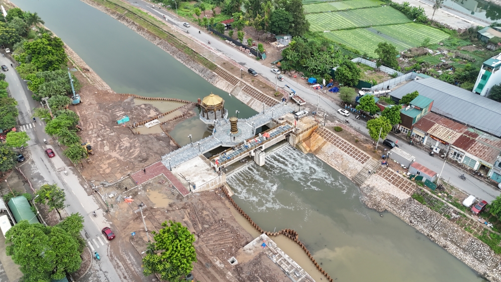 Cận cảnh “van điều tiết” nước sông Tô Lịch với kiến trúc độc đáo, đẹp mắt