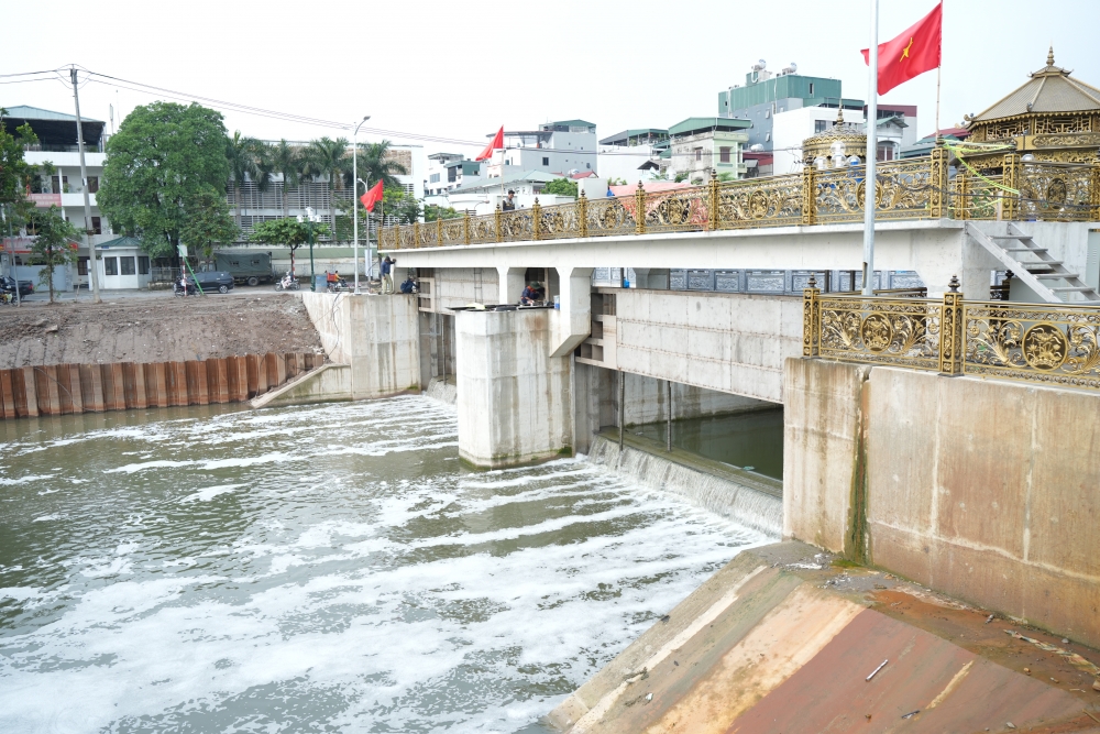 Cận cảnh “van điều tiết” nước sông Tô Lịch với kiến trúc độc đáo, đẹp mắt