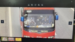 camera giam sat giao thong ai phat hien xe khach cho mo to trong xe