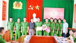 Khen thưởng “tổ đặc nhiệm” Công an xã Hoa Lộc do phá nhiều vụ án nghiêm trọng