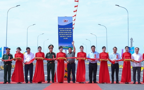 Thủ tướng: Khai thác cầu Phong Châu mới "xứng đáng với mong mỏi và những giọt nước mắt của người dân"