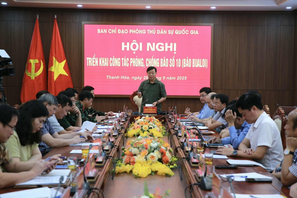 Bão số 10 đổ bộ đất liền vào ban đêm, gây khó khăn cho ứng phó