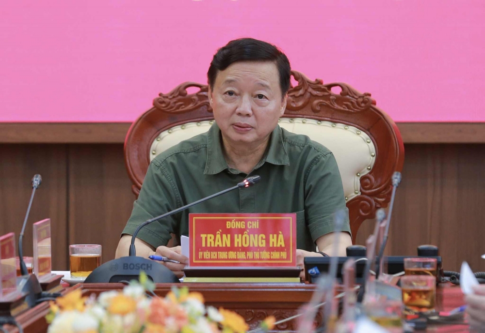 Bão số 10 đổ bộ đất liền vào ban đêm, gây khó khăn cho ứng phó