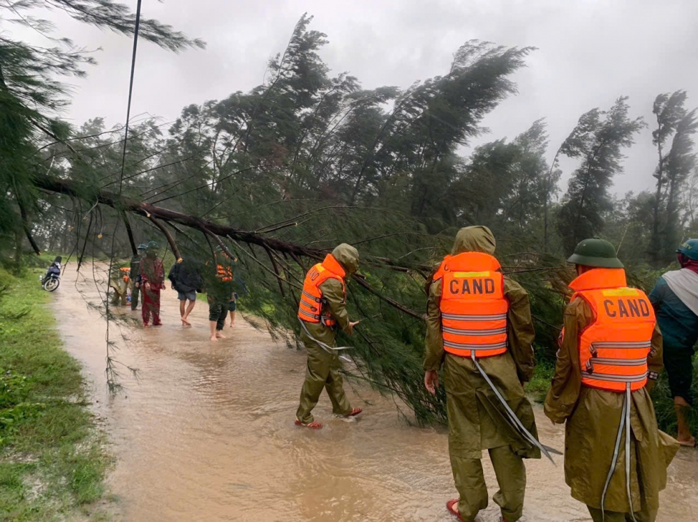 Hình ảnh bão số 10 tàn phá kinh hoàng tại Thanh Hóa