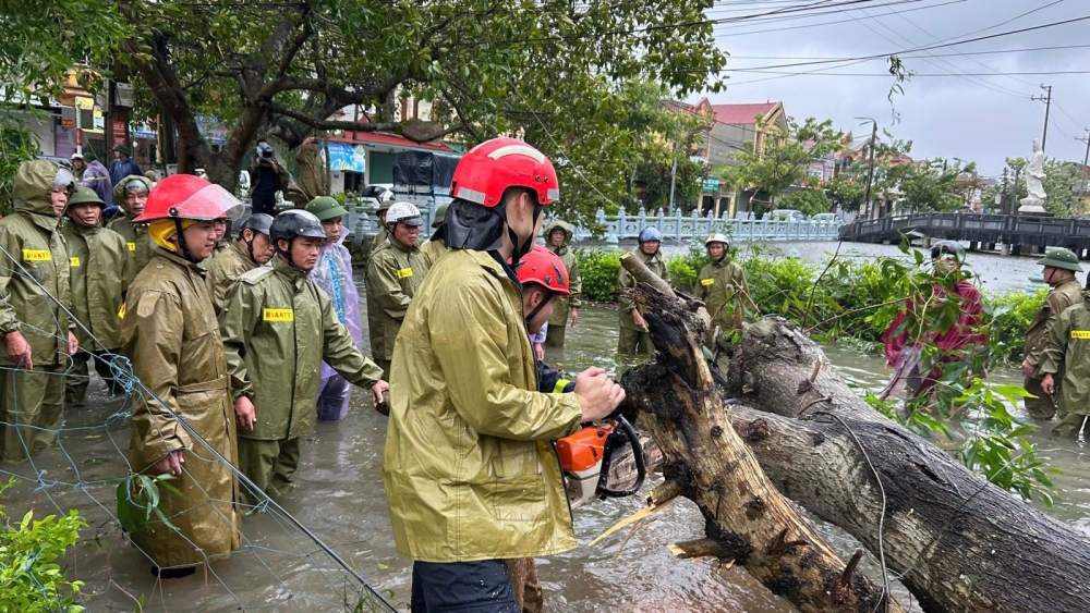 Hình ảnh bão số 10 tàn phá kinh hoàng tại Thanh Hóa