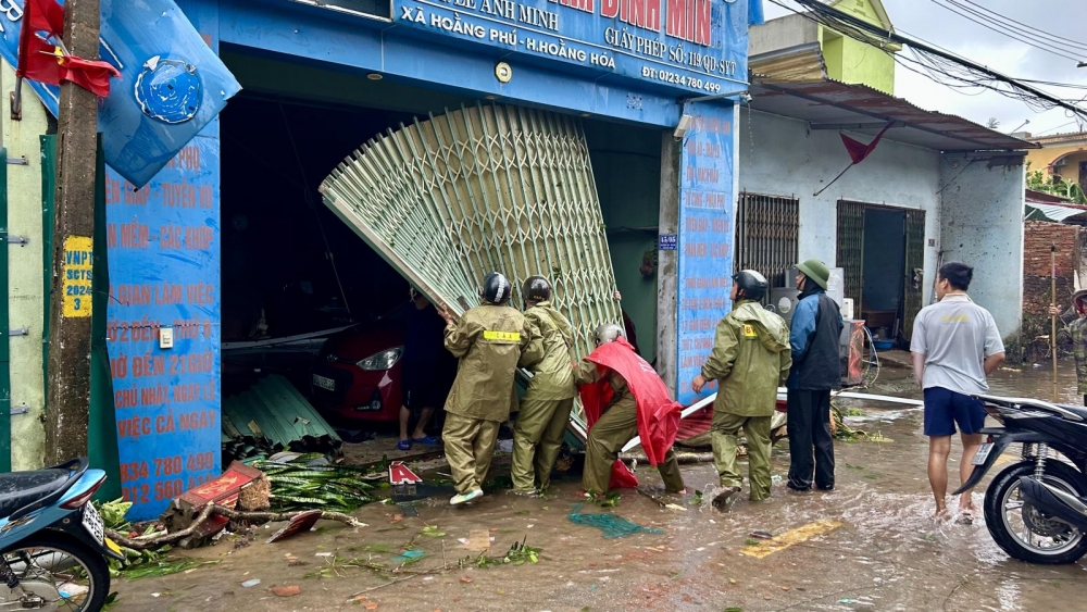 Hình ảnh bão số 10 tàn phá kinh hoàng tại Thanh Hóa