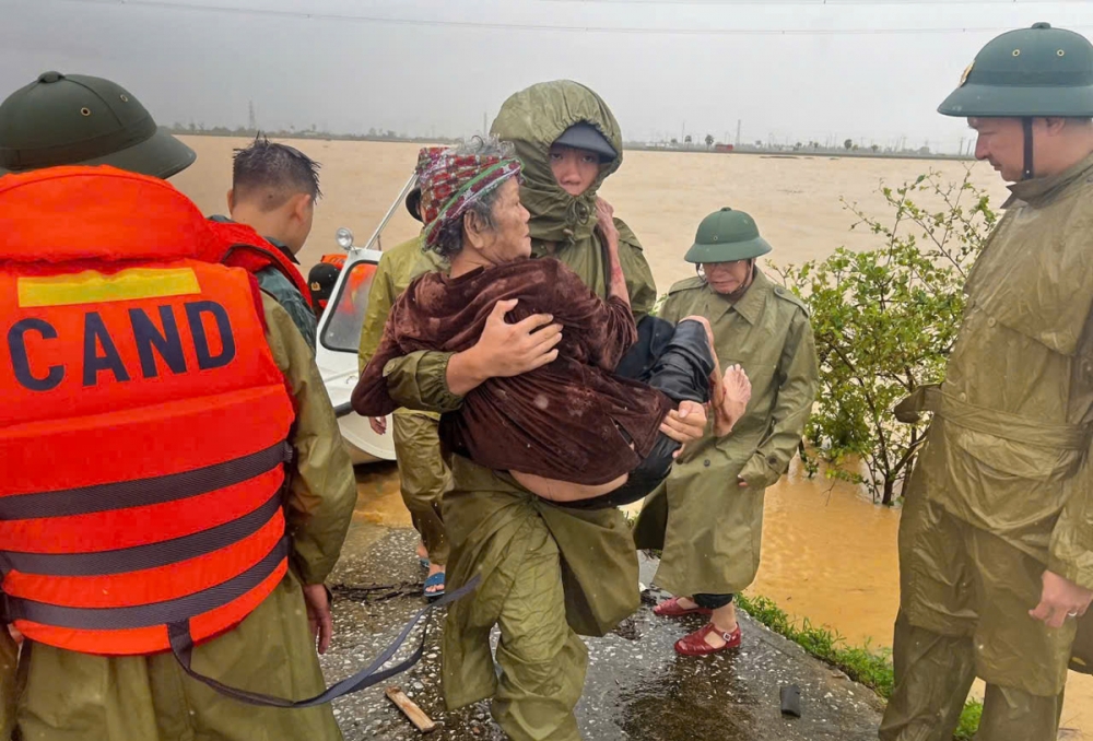 Tính đến 15h ngày 29/9: Bão số 10 khiến 13 người chết, 13 người mất tích